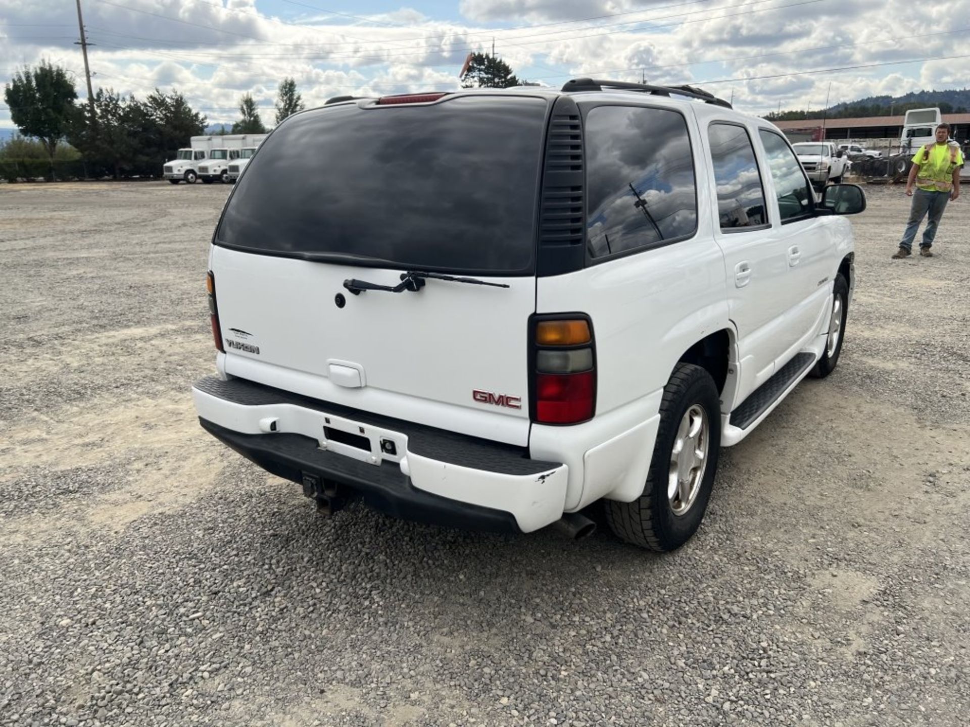 2005 GMC Yukon Denalli SUV - Image 4 of 30