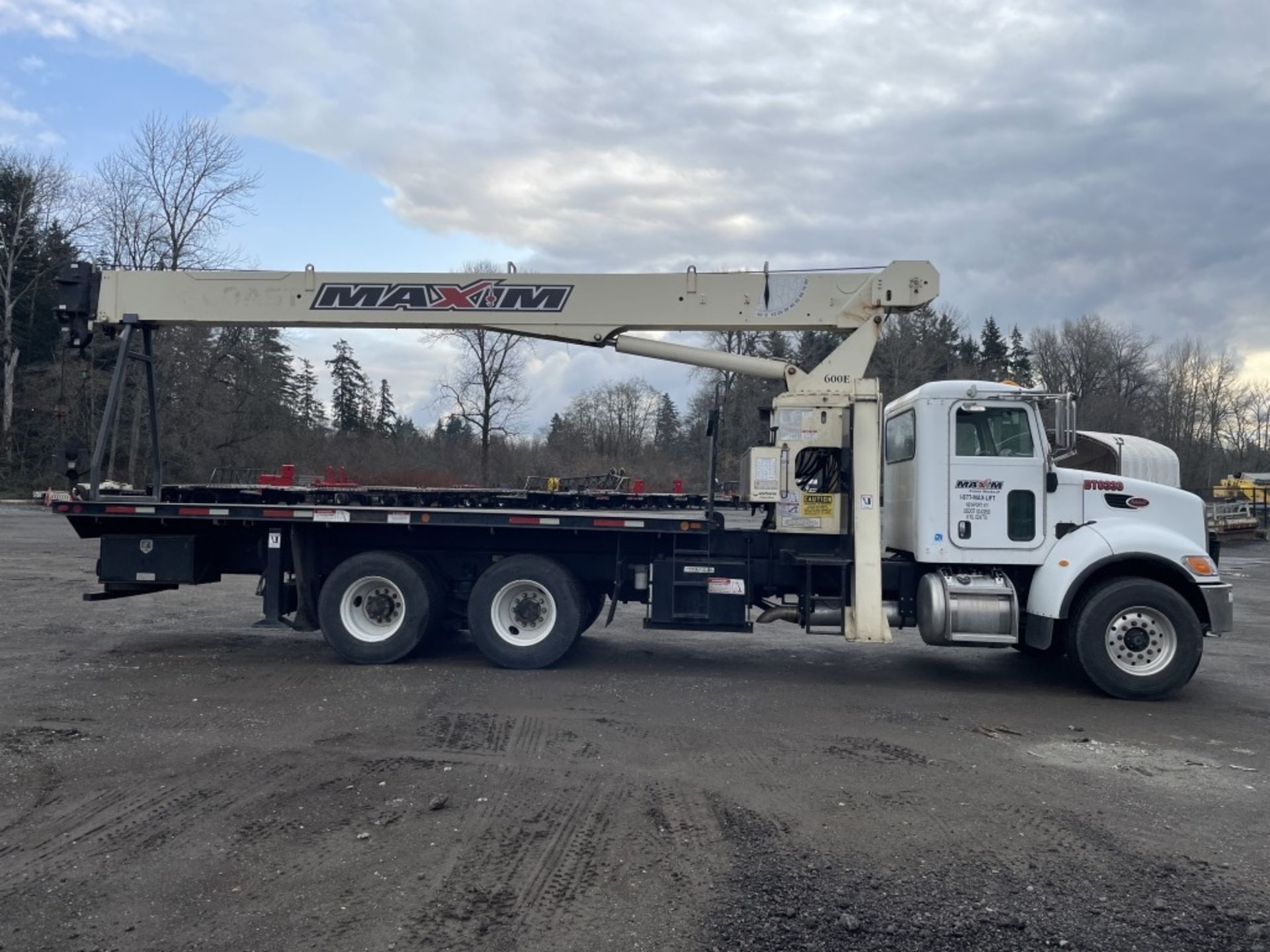 2006 National 600E Crane Truck - Image 6 of 60