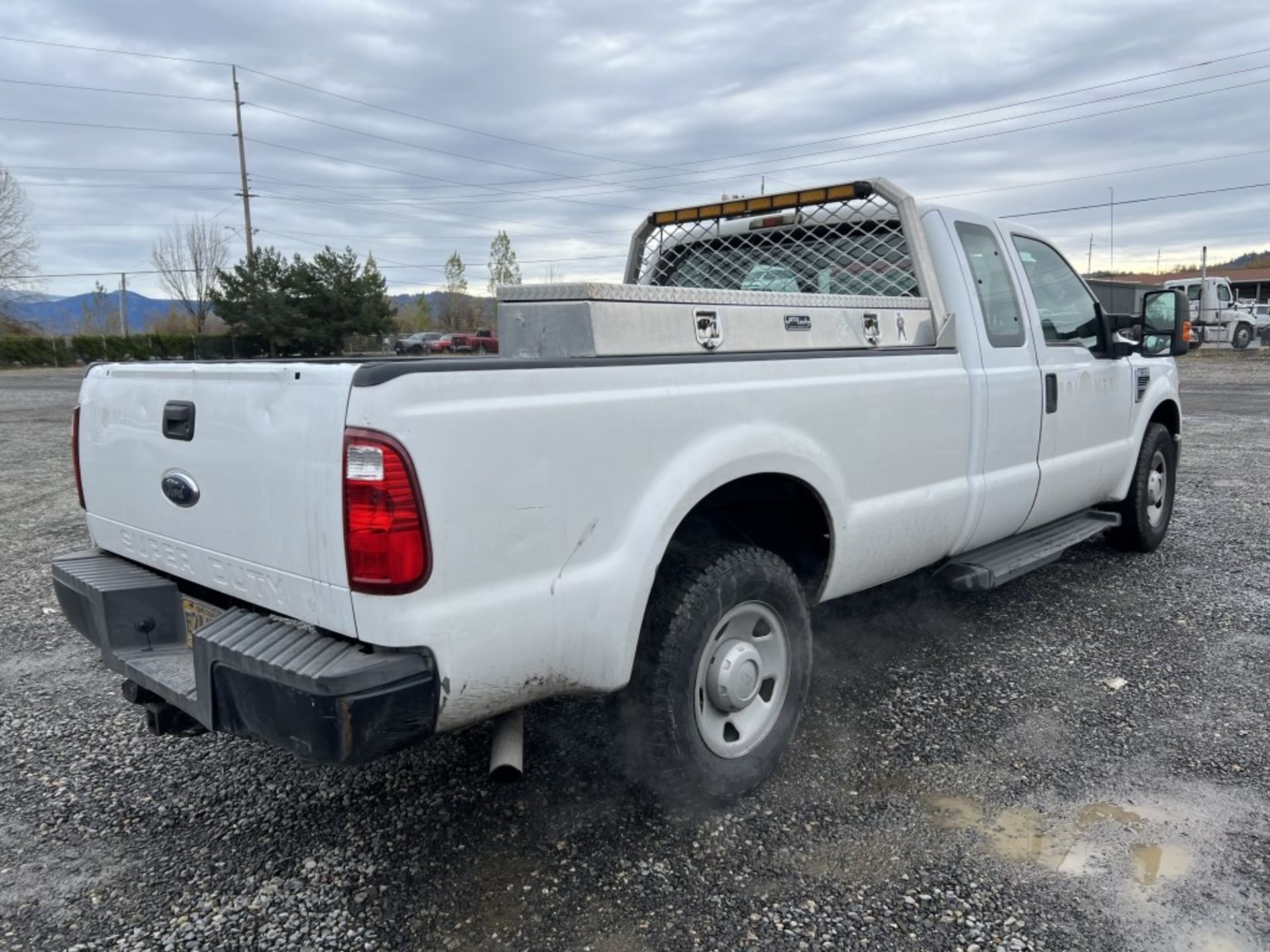 2009 Ford F250 XL SD Extra Cab Pickup - Image 4 of 33