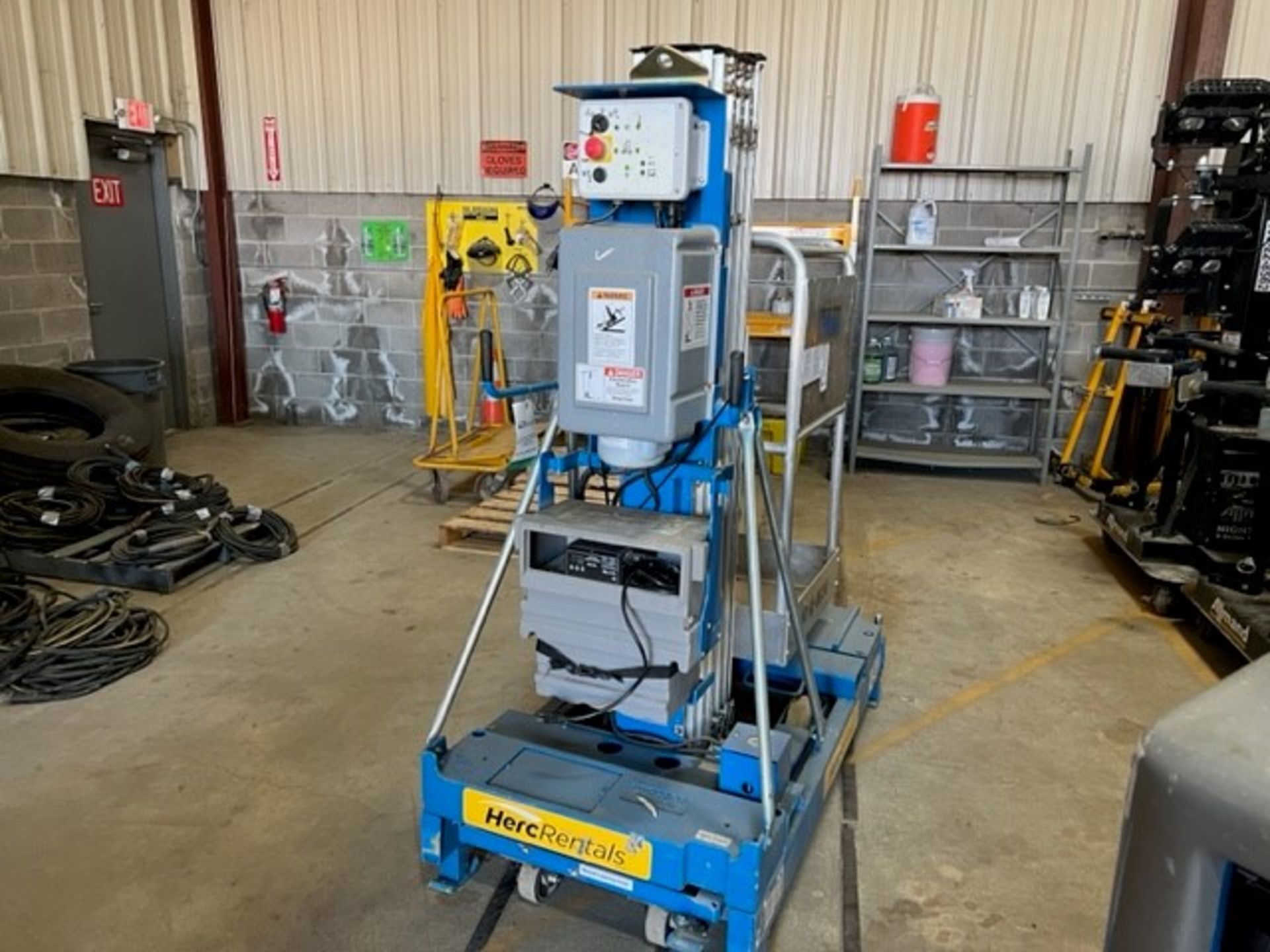 2016 Genie IWP-20S Man Lift - Image 2 of 18