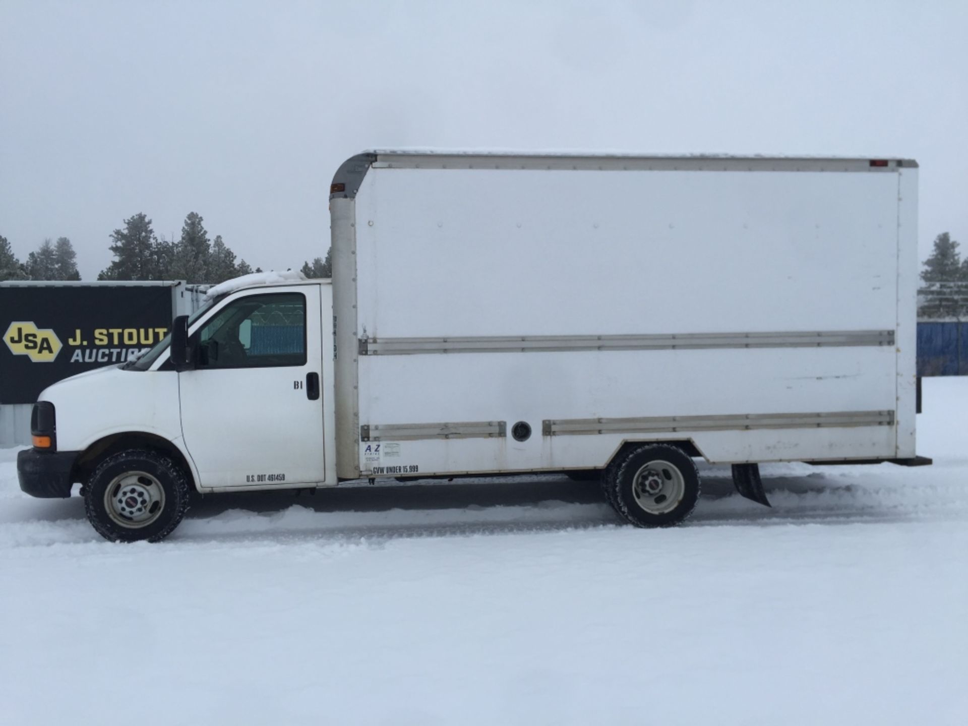 2004 GMC Savanna 3500 Box Truck - Image 2 of 39