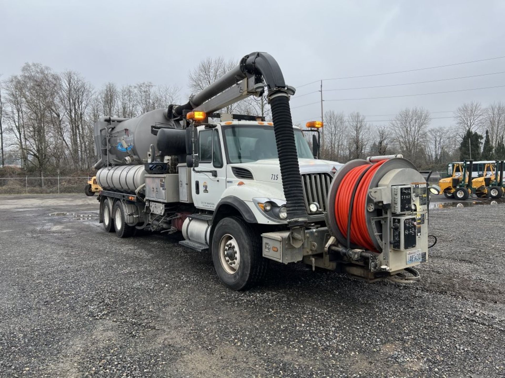 2011 Vactor 2100 Plus Vacuum Truck - Image 2 of 41