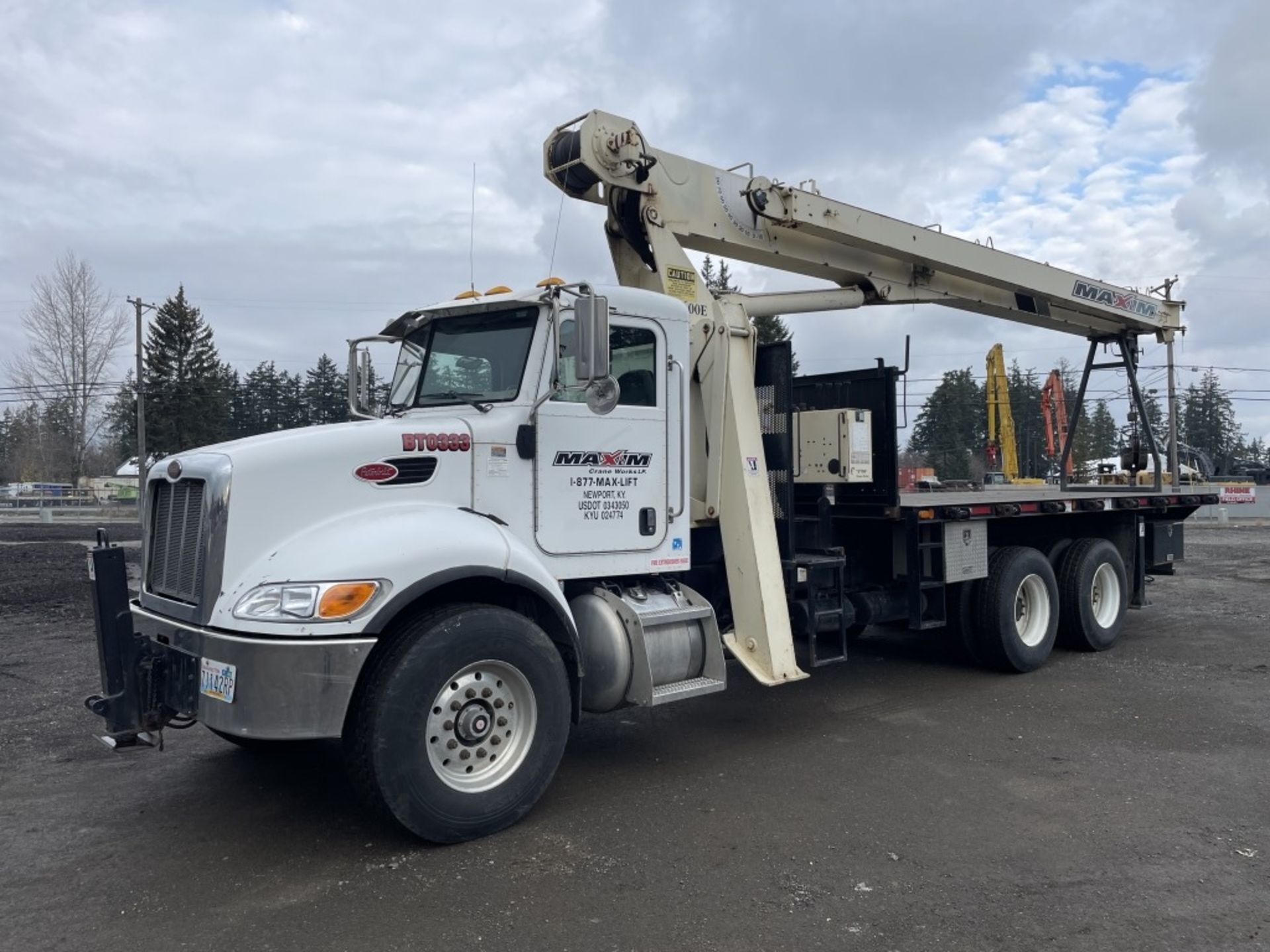 2006 National 600E Crane Truck