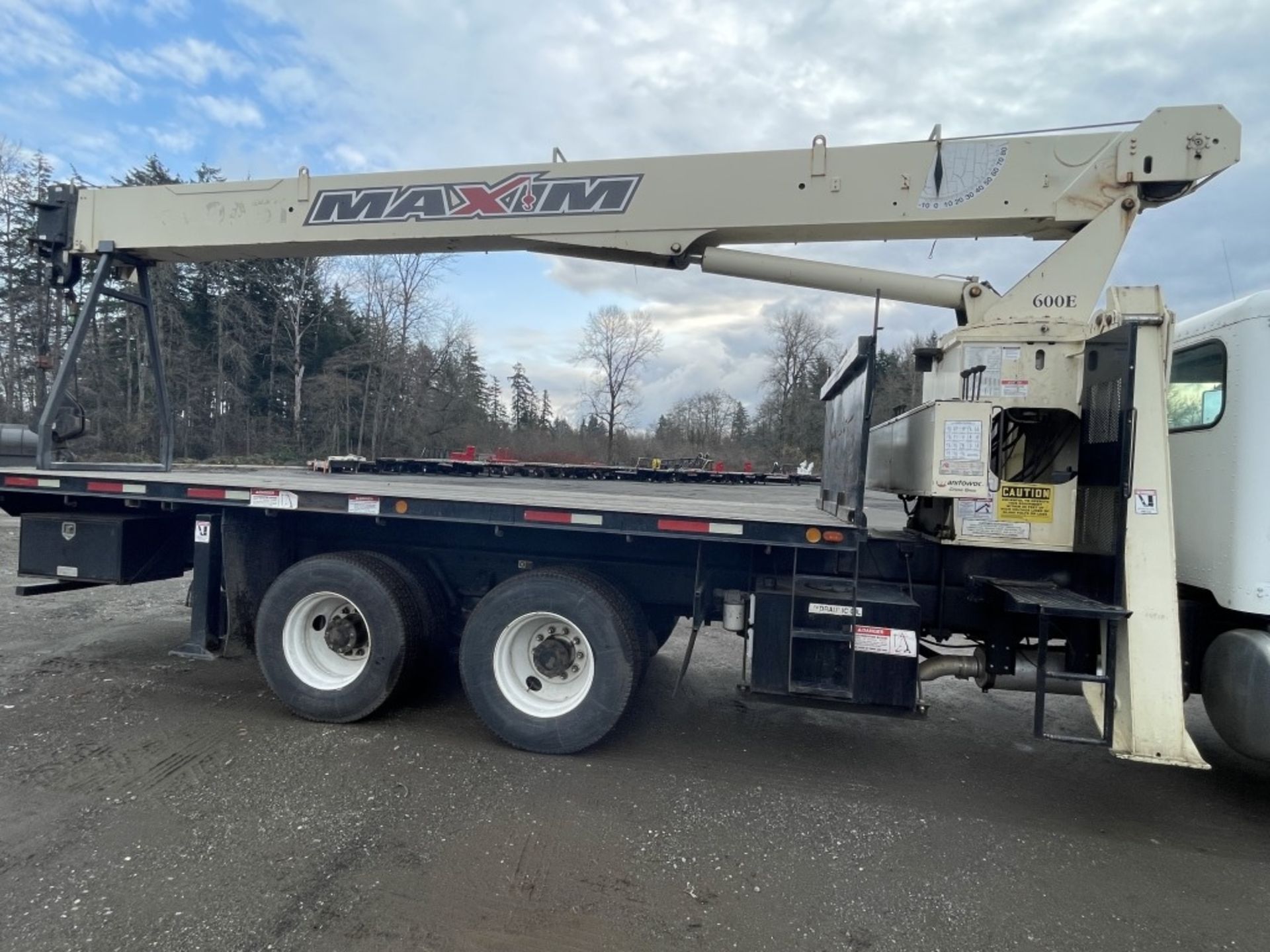 2006 National 600E Crane Truck - Image 15 of 60