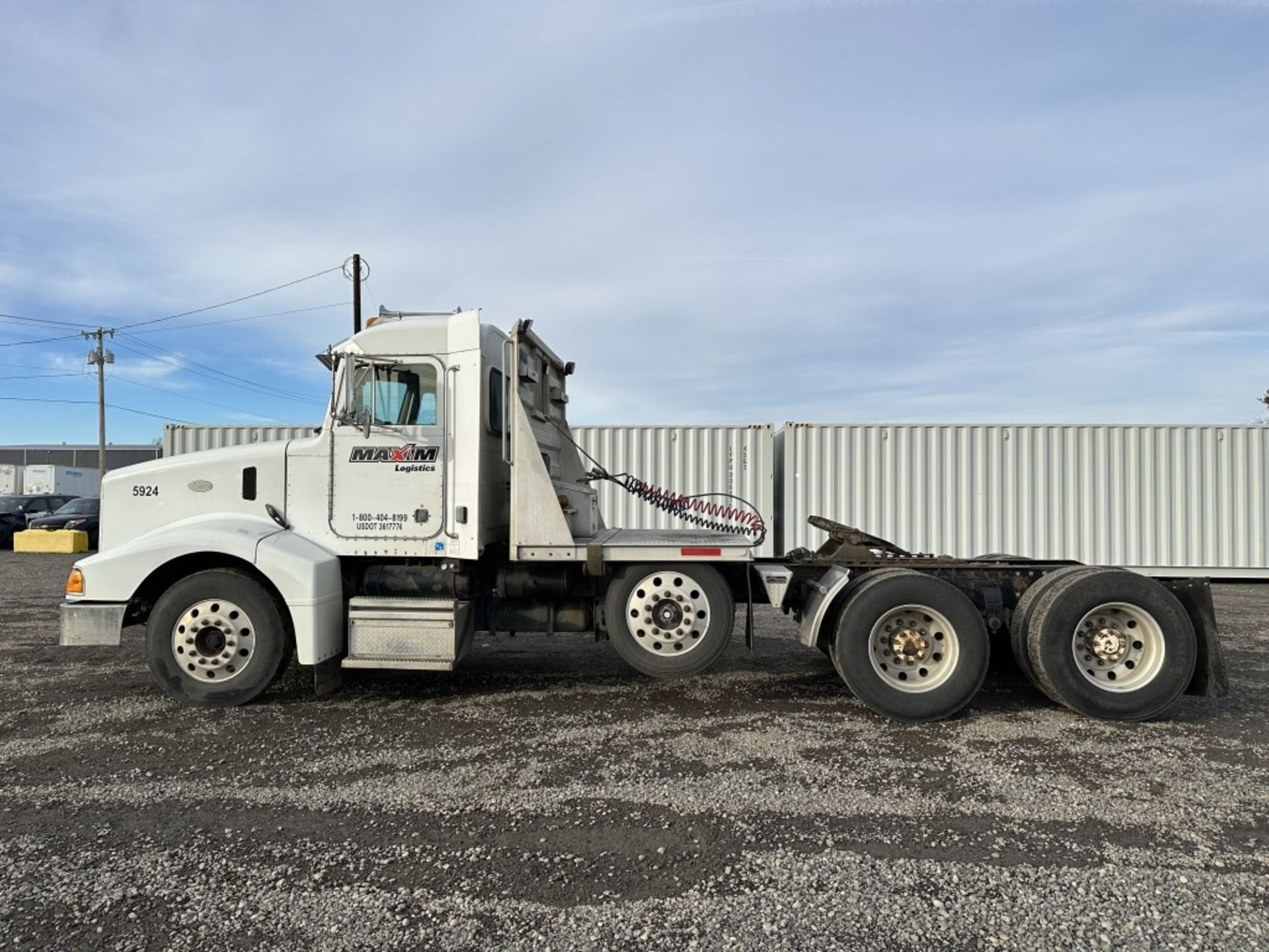 1997 Peterbilt 377 Tri-Axle Truck Tractor - Image 7 of 44