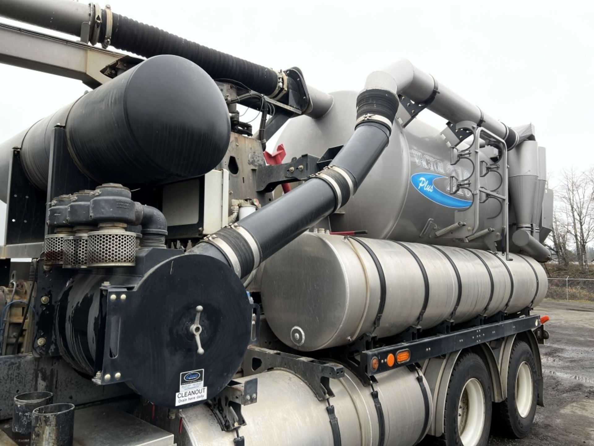 2011 Vactor 2100 Plus Vacuum Truck - Image 21 of 41