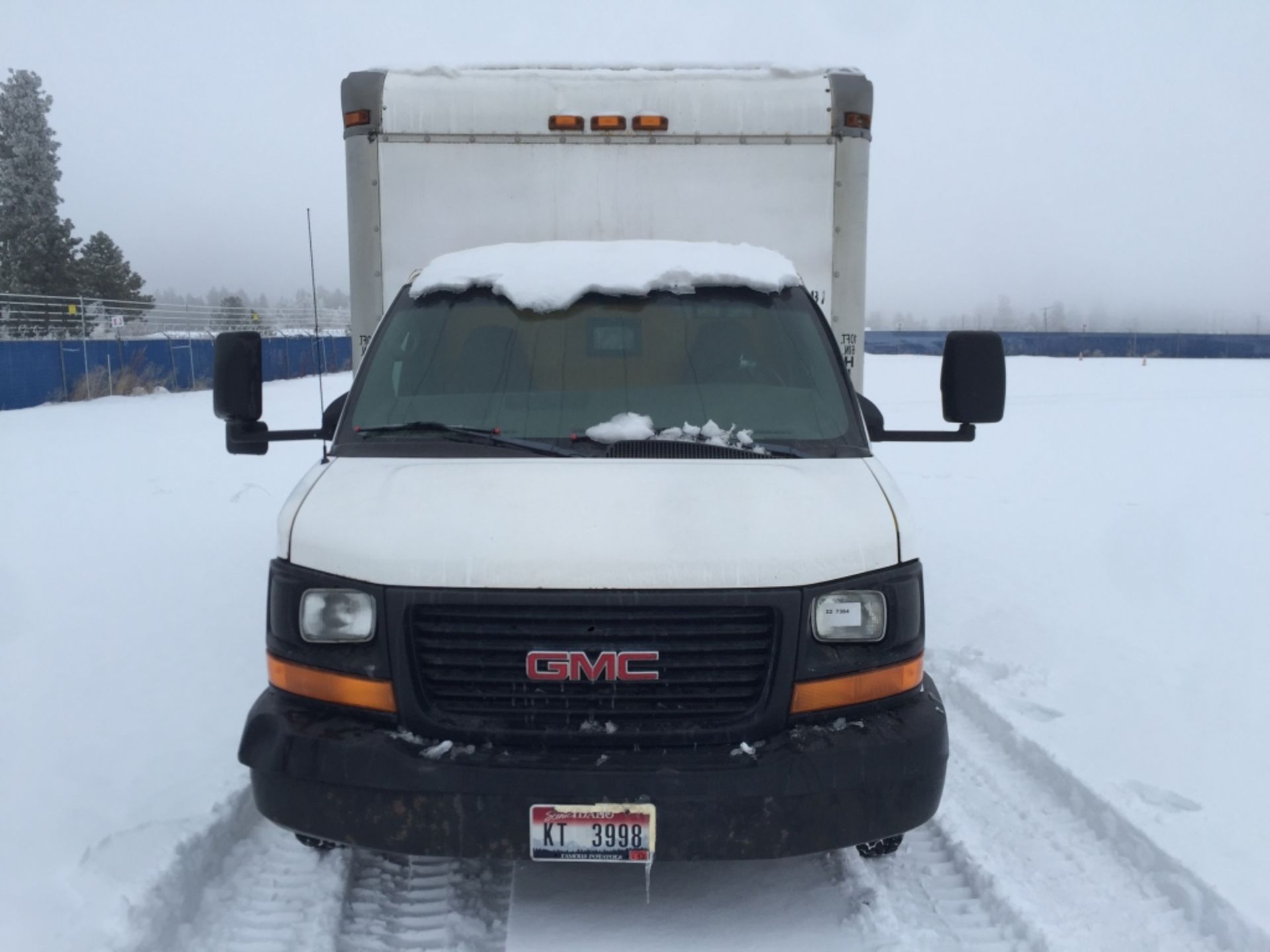 2004 GMC Savanna 3500 Box Truck - Image 8 of 39