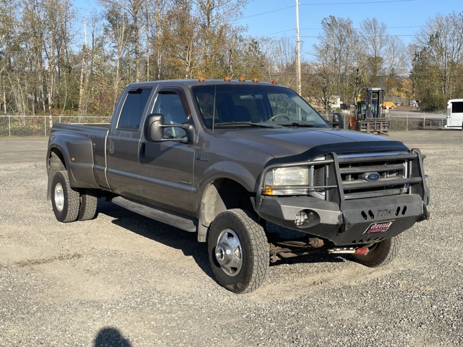 2002 Ford F350 SD 4x4 Crew Cab Pickup - Image 2 of 36