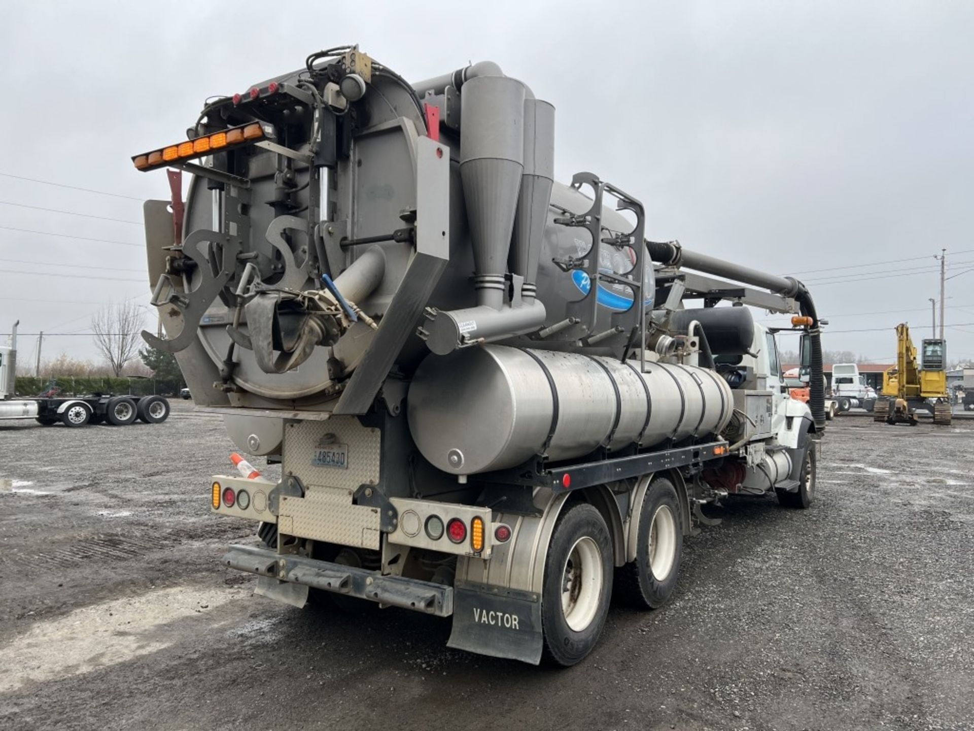 2011 Vactor 2100 Plus Vacuum Truck - Image 4 of 41