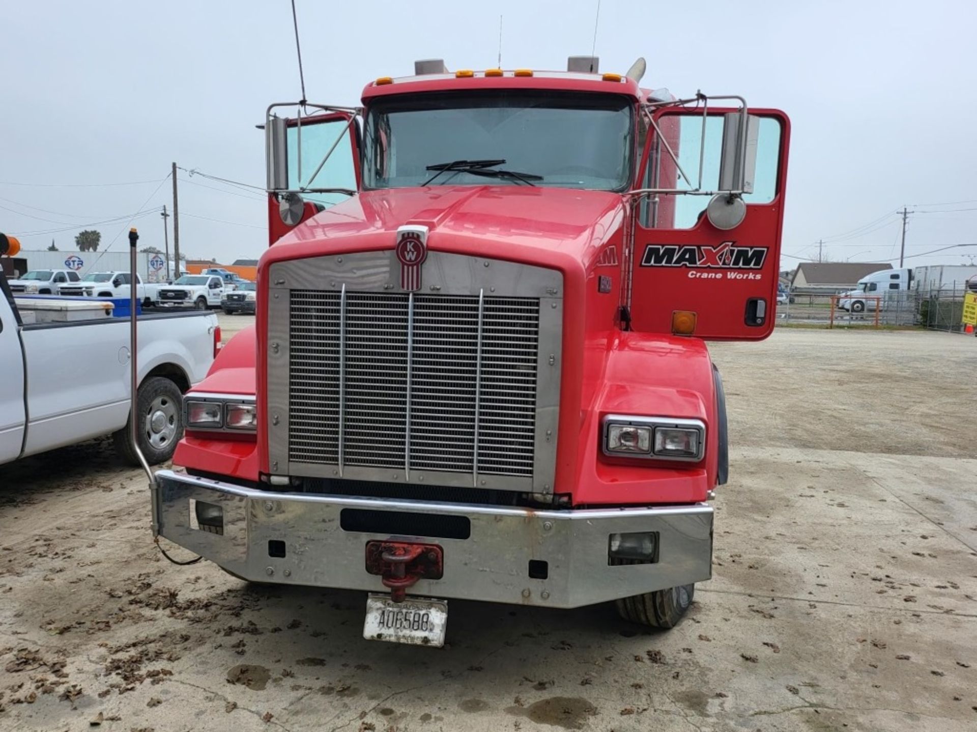 2006 Kenworth T800B Tri-Axle Sleeper Truck Tractor - Image 2 of 8