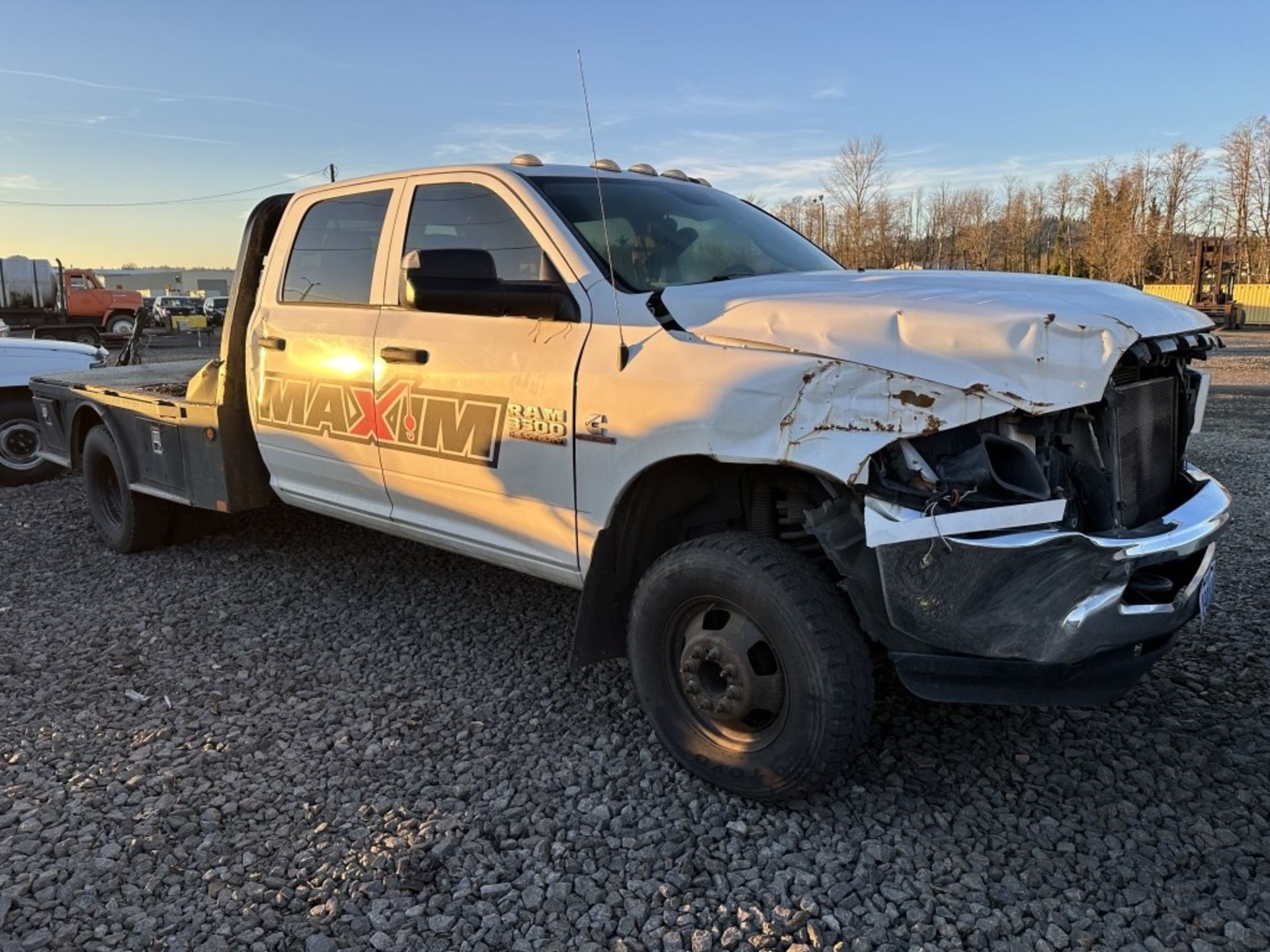 2014 Dodge Ram 3500 Crew Cab HD 4x4 Flatbed Truck - Image 2 of 32