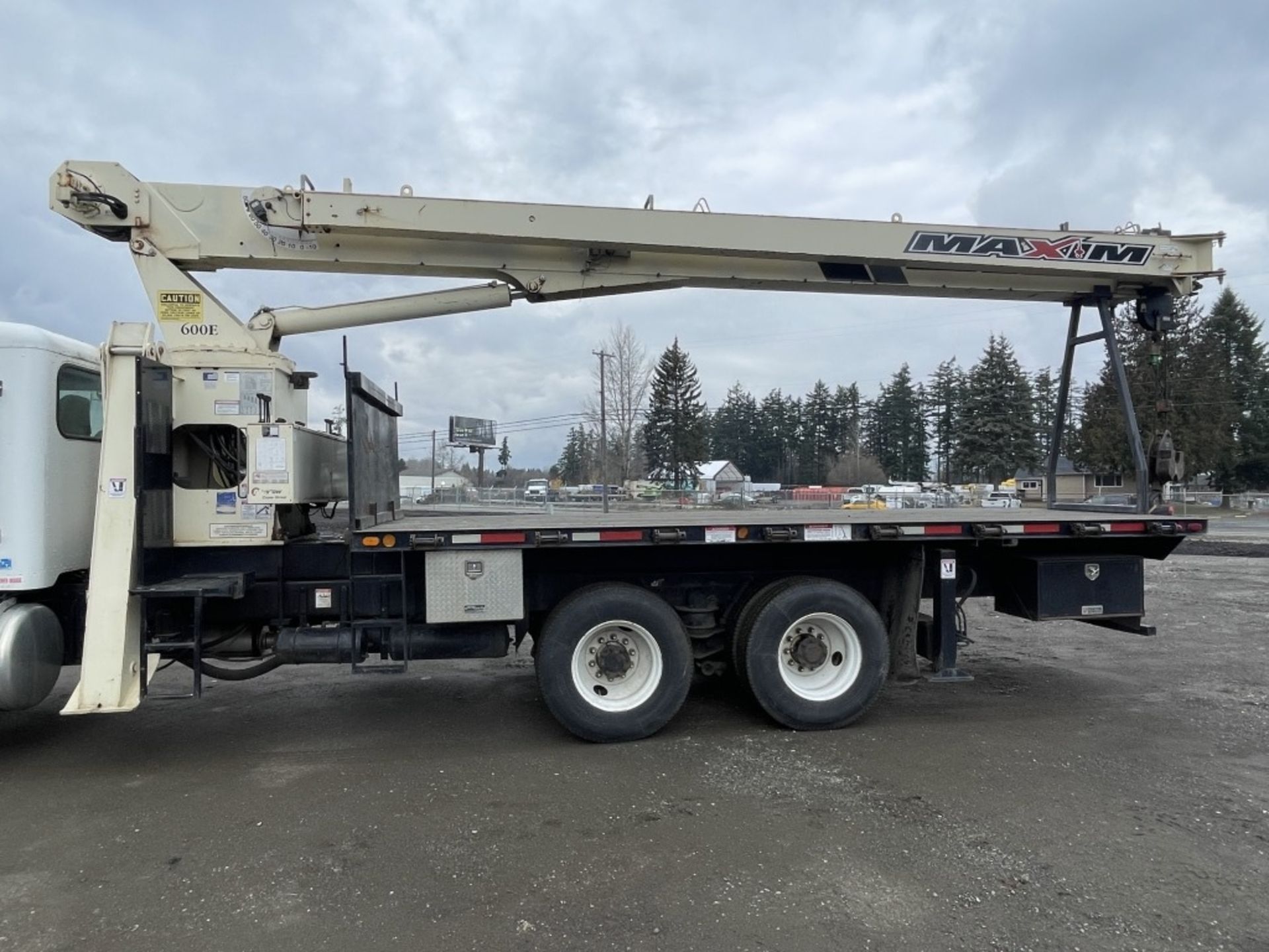 2006 National 600E Crane Truck - Image 16 of 60