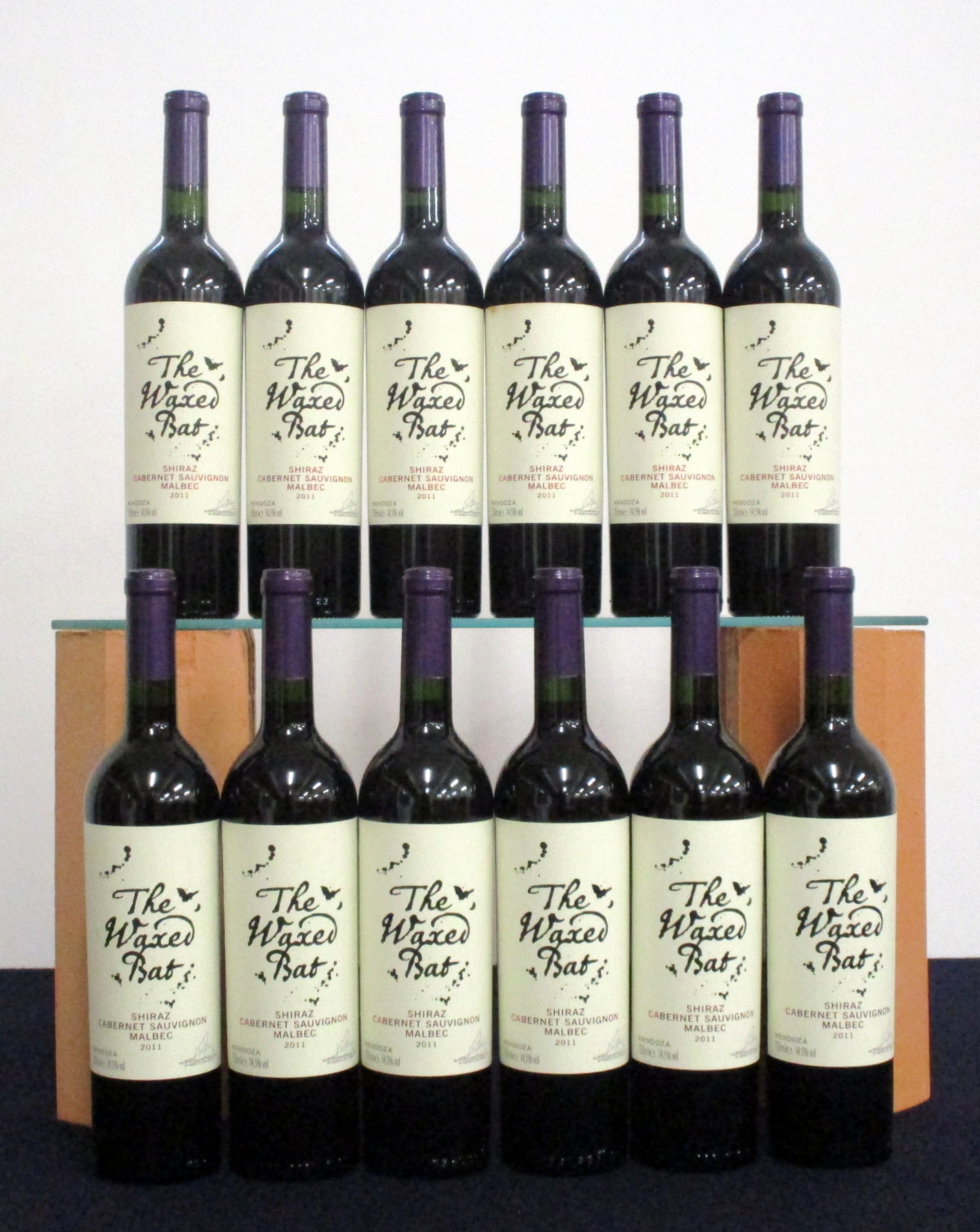 12 bts The Waxed Bat Shiraz, Cabernet Sauvignon, Malbec 2011 oc Mendoza