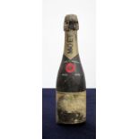 1 hf bt Moët et Chandon Dry Imperial Champagne 1953 lms, bs/cdl, sl foil damage