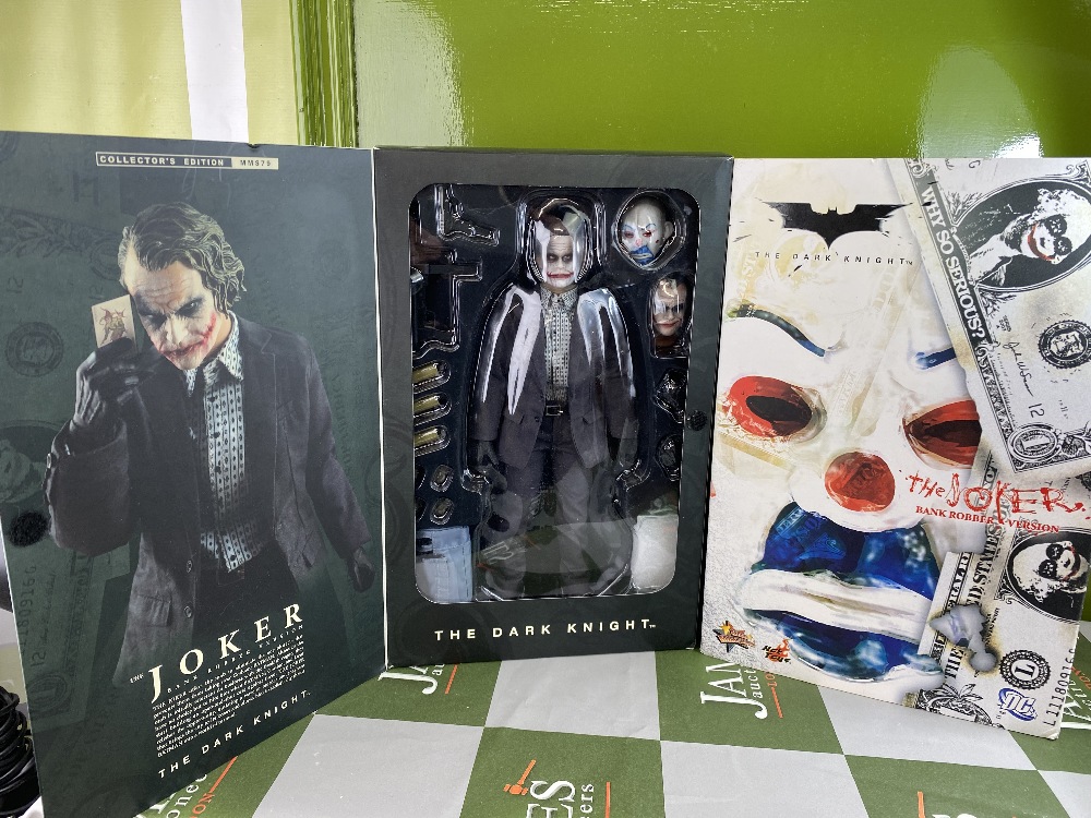 Hot Toys "The Joker" Bank Robber Edition 1/6 Scale Figure - Image 2 of 10