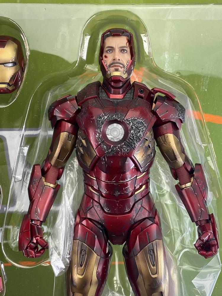 Hot Toys 12 Inch Iron Man Mark 7 Battle Version Ltd Edition - Image 7 of 10