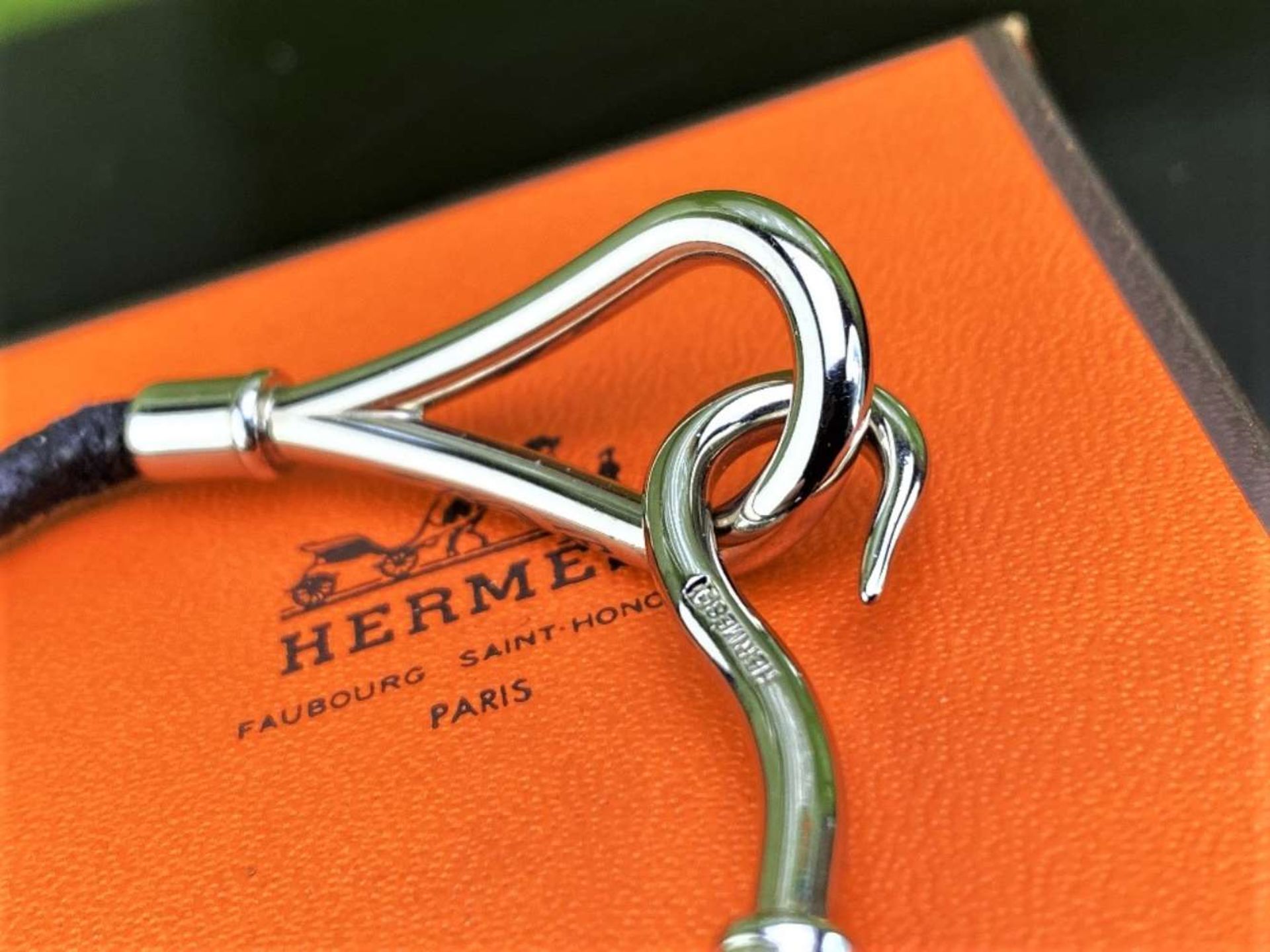 Hermes Paris - Jumbo Hook Palladium & Classic Leather Bracelet - Image 3 of 8