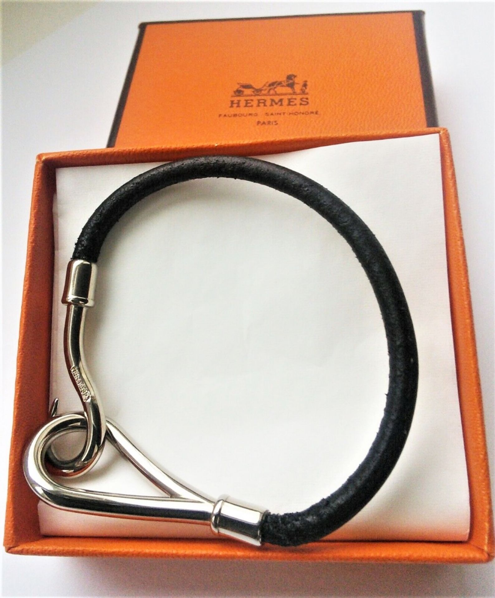 Hermes Paris - Jumbo Hook Palladium & Classic Leather Bracelet - Image 5 of 8