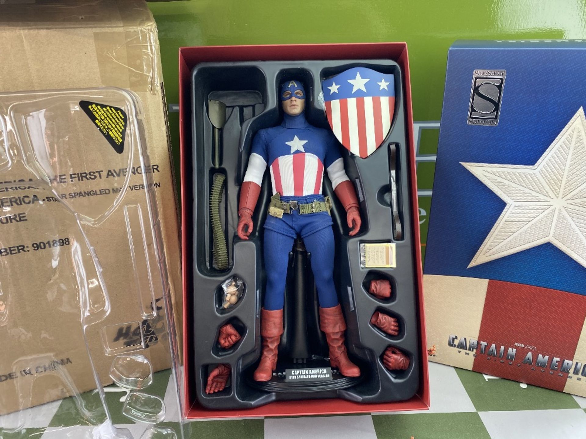 Hot Toys 1/6 Scale Captain America First Avenger Ltd Edition