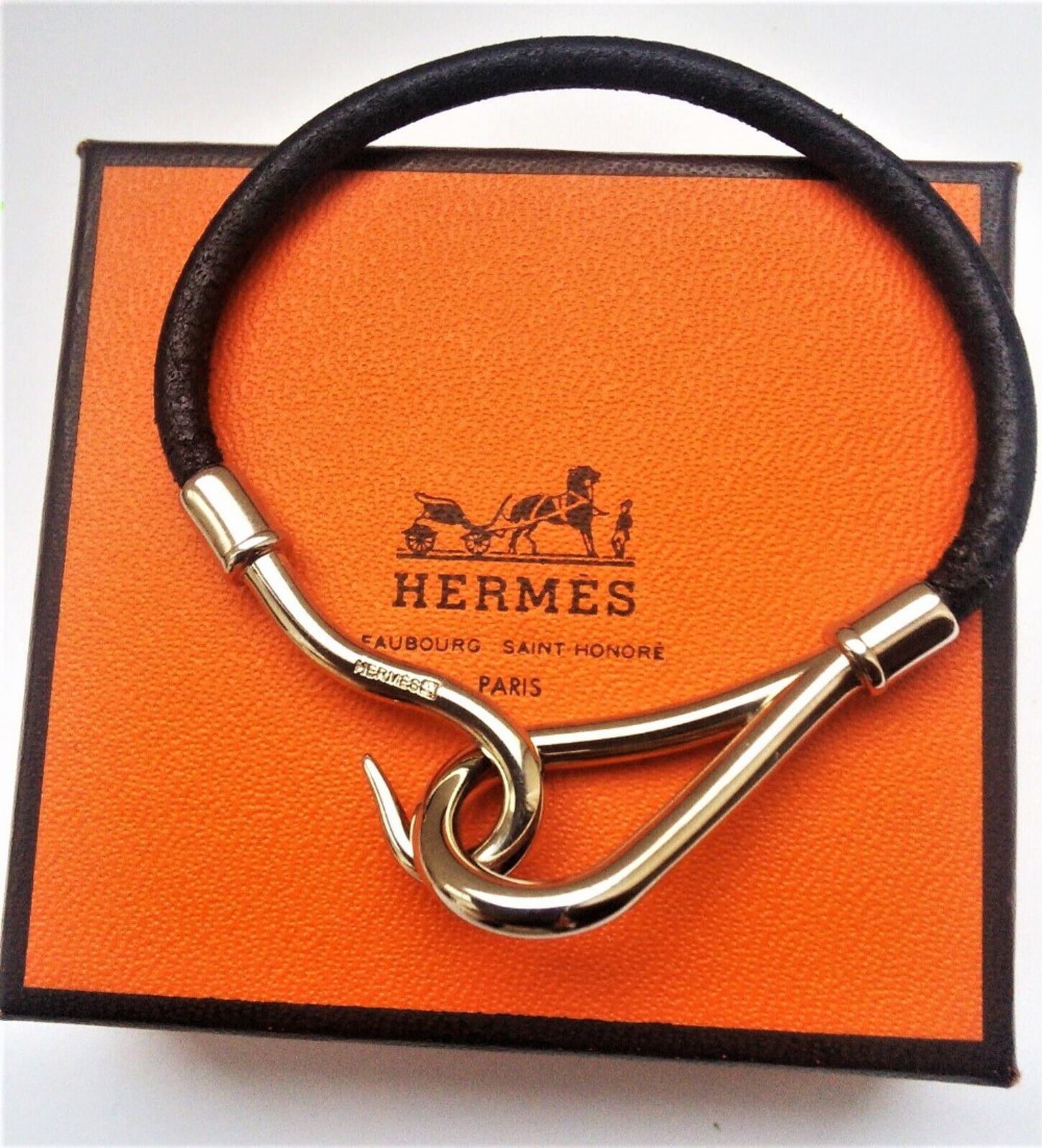 Hermes Paris - Jumbo Hook Palladium & Classic Leather Bracelet - Image 6 of 8