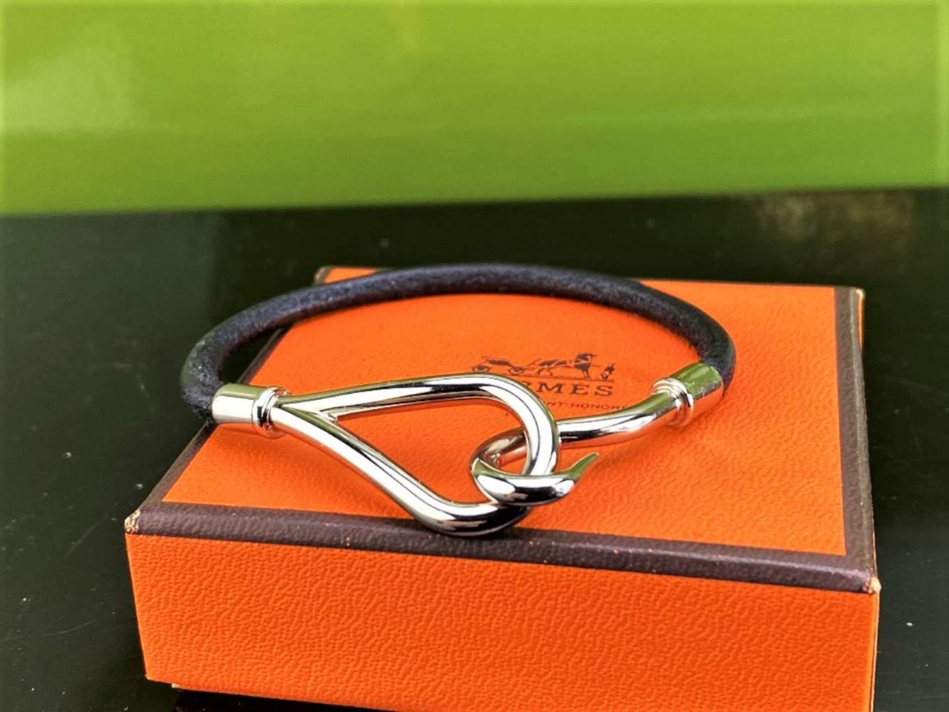 Hermes Paris - Jumbo Hook Palladium & Classic Leather Bracelet - Image 7 of 8