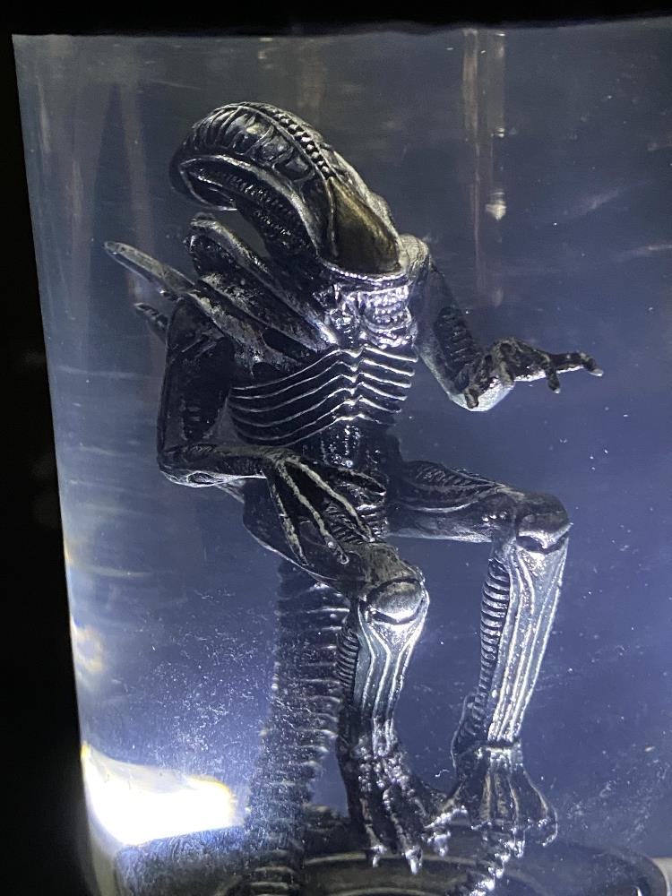 Bradford Exchange illuminated ALIEN In Stasis - Bild 3 aus 6