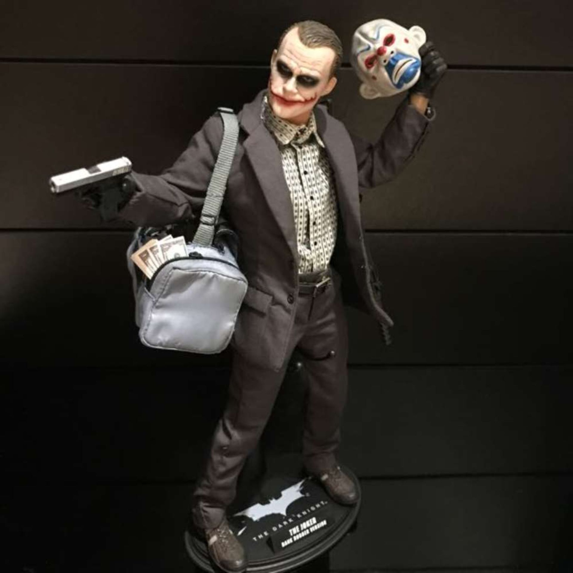 Hot Toys "The Joker" Bank Robber Edition 1/6 Scale Figure - Image 4 of 6