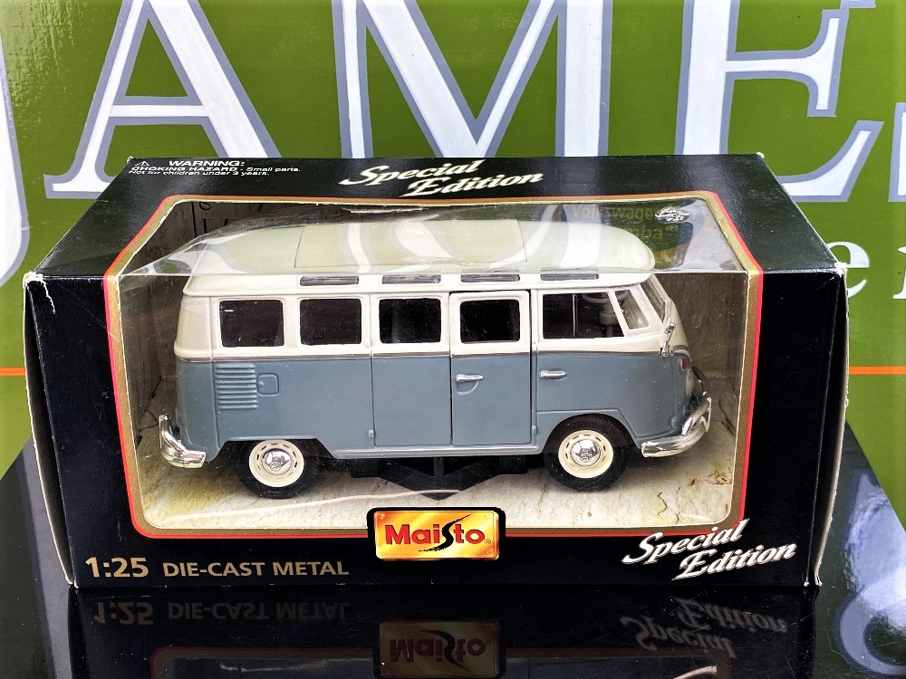 Maisto Special Edition 1:25 Volkswagen Samba Kombi Van - Image 5 of 6