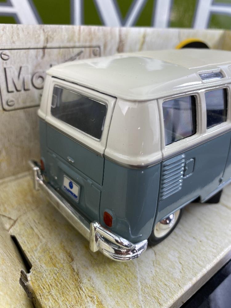 Maisto Special Edition 1:25 Volkswagen Samba Kombi Van - Image 2 of 6