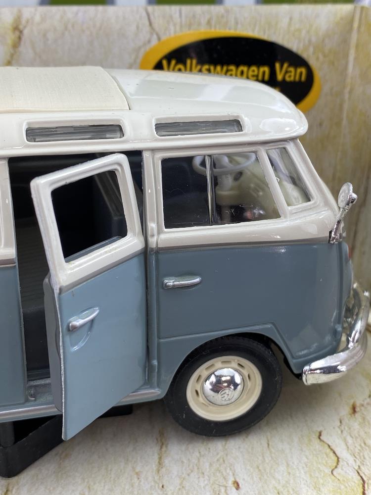 Maisto Special Edition 1:25 Volkswagen Samba Kombi Van - Image 3 of 6