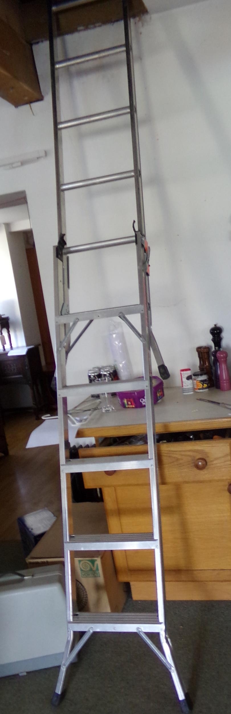 Collection of aluminium ladders and a hop up (5) - Image 2 of 2