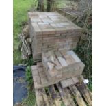 Pallet and part pallet of driveway bricks, each 200x100mm approximately, 600 in total
