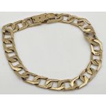 9ct gold flat link curb bracelet with burnished intermittent links and clasp. Stamped 375. Measuring