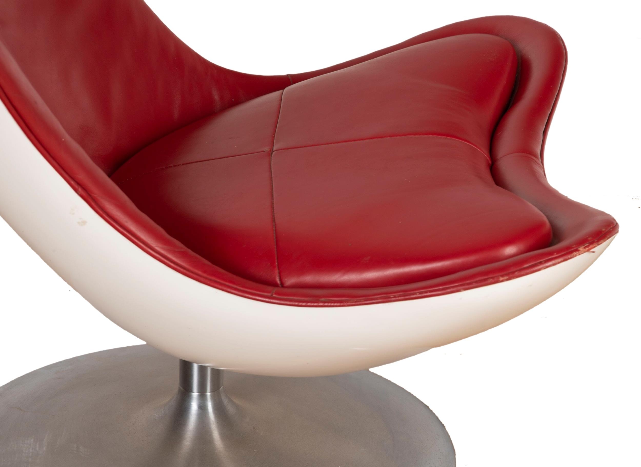 Sir Terence Conran (1931-2020) - Glove chair, red leather upholstery on a polished fibreglass, 103cm - Image 2 of 2