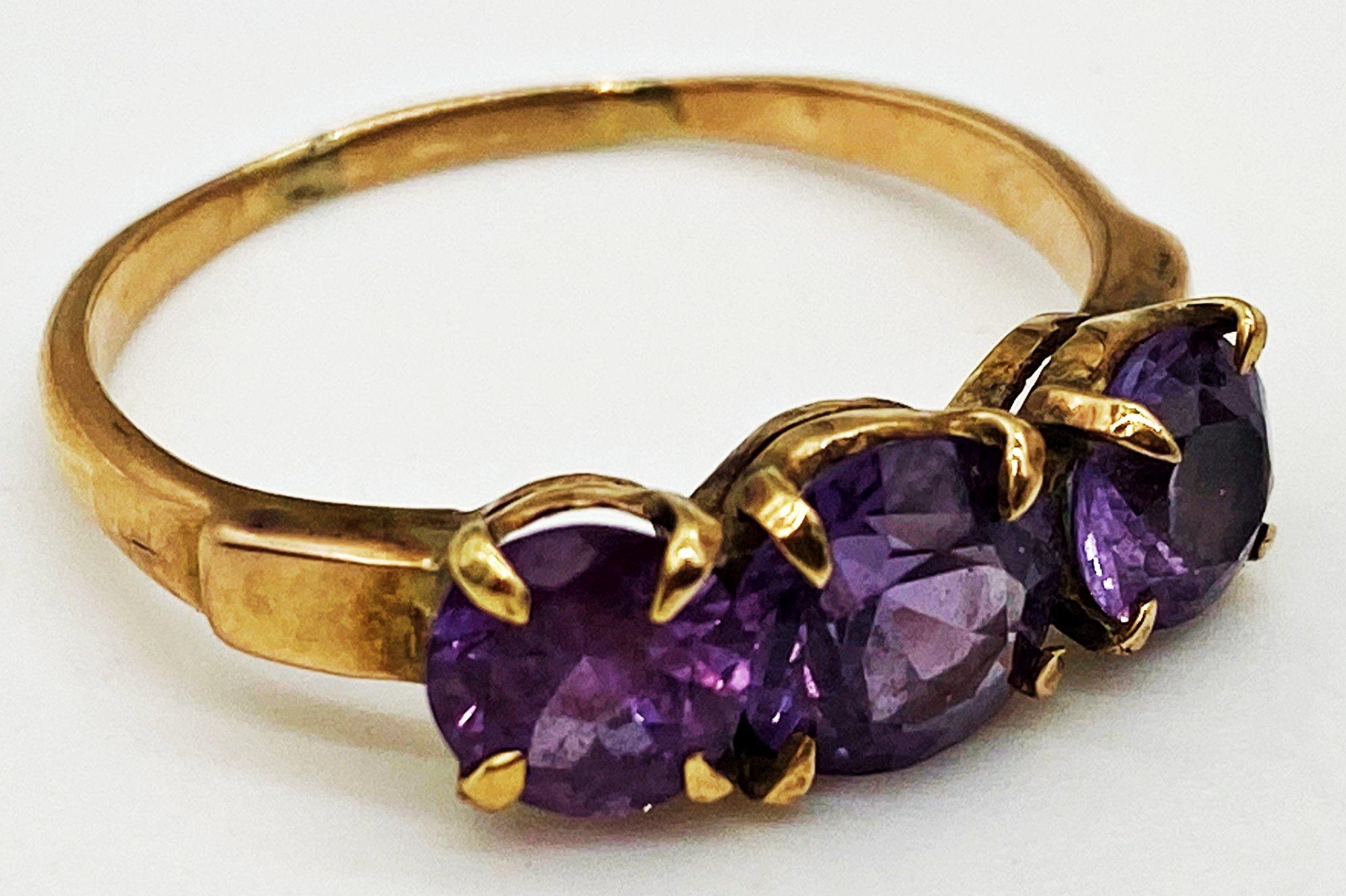 14ct gold ring set with 3 graduated Amethyst stones. Size S, weight 2.6 grams approx.
