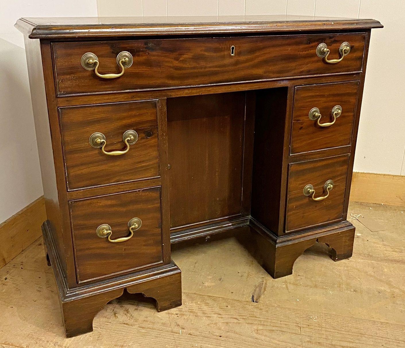 George III mahogany and flame mahogany cross banded knee hole desk, fitted with five drawers and