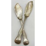 Two Antique silver butter knives, with wavy fiddle handles, Victorian and 1912 respectively, 5oz