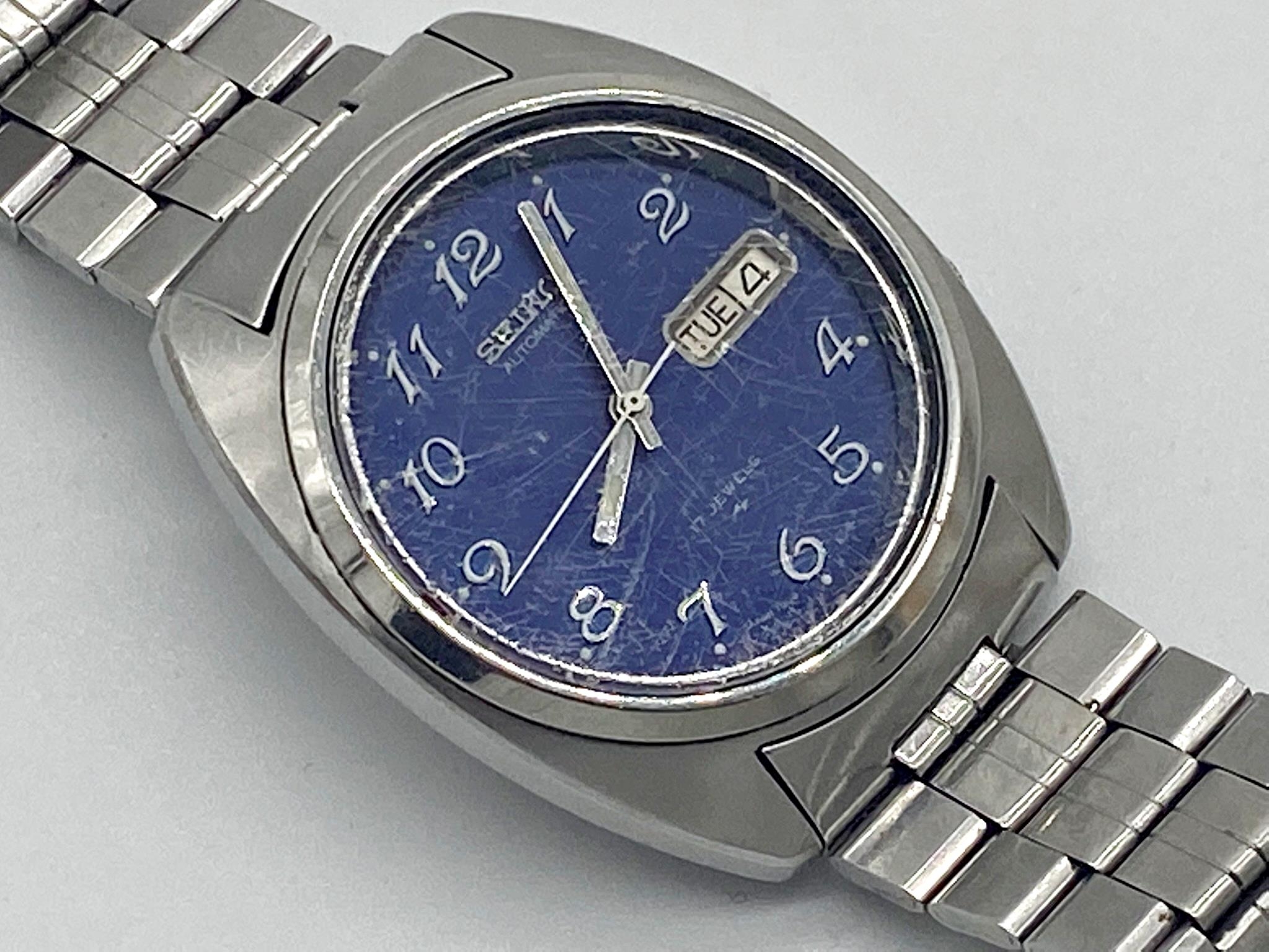 Vintage gent's Seiko automatic stainless steel wristwatch, blue dial with Arabic numerals and date