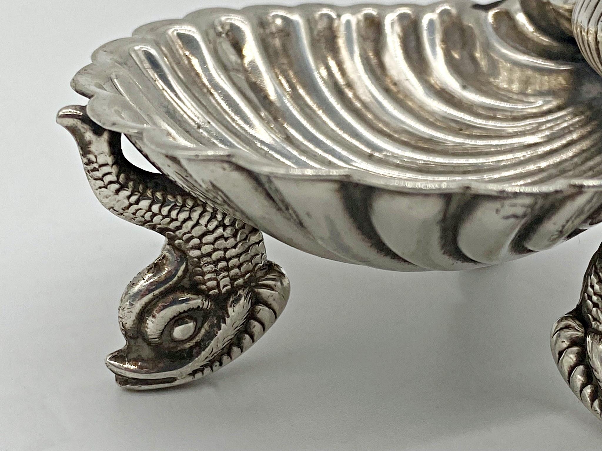 Pair of good quality Victorian cast silver scallop shell salts, with dolphin feet, maker William - Image 2 of 2