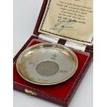 Cased 1977 silver jubilee crown dish, with certificate, maker Roberts & Dore, London 1977, 10.5cm