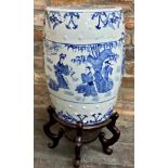 A Chinese export blue and white ceramic barrel stool with pierced top painted figures in an exterior