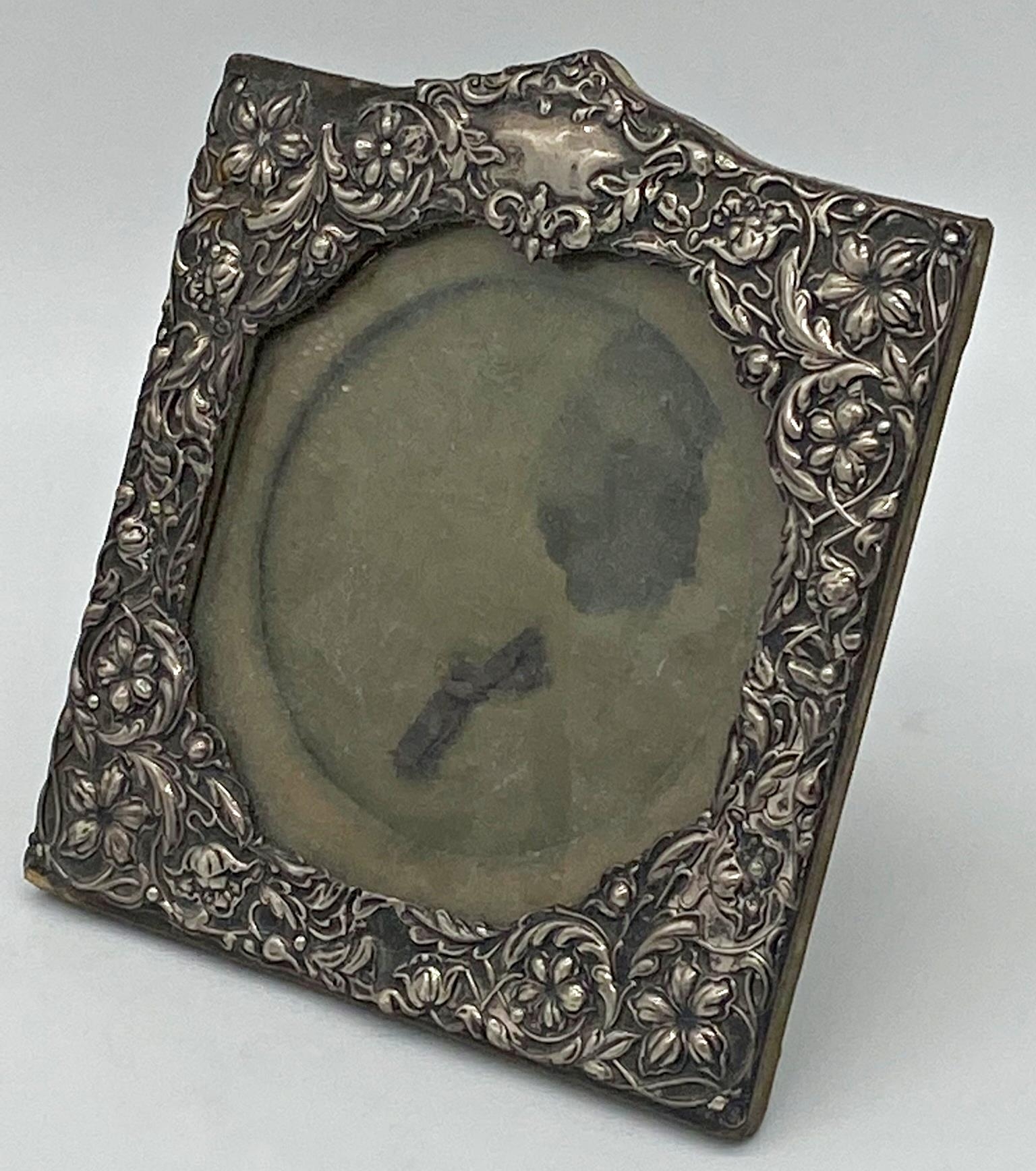 Good silver applied easel frame, with 11 x 11.5 cm mount, framed by pierced scrolled foliage, 17.5 x