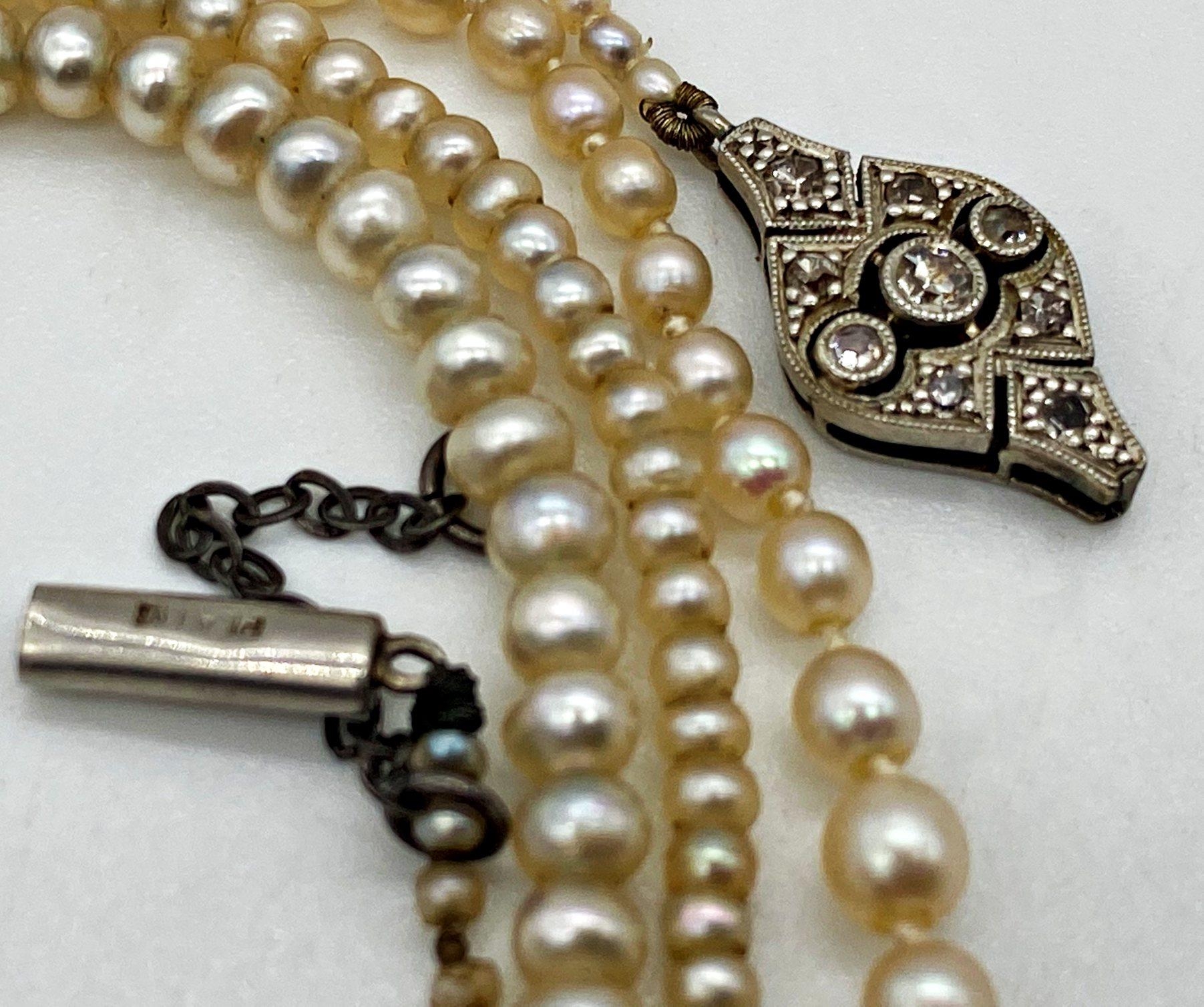 An antique string of graduated seed peals with a Diamond set clasp stamped to the reverse 18ct Plat. - Image 2 of 2