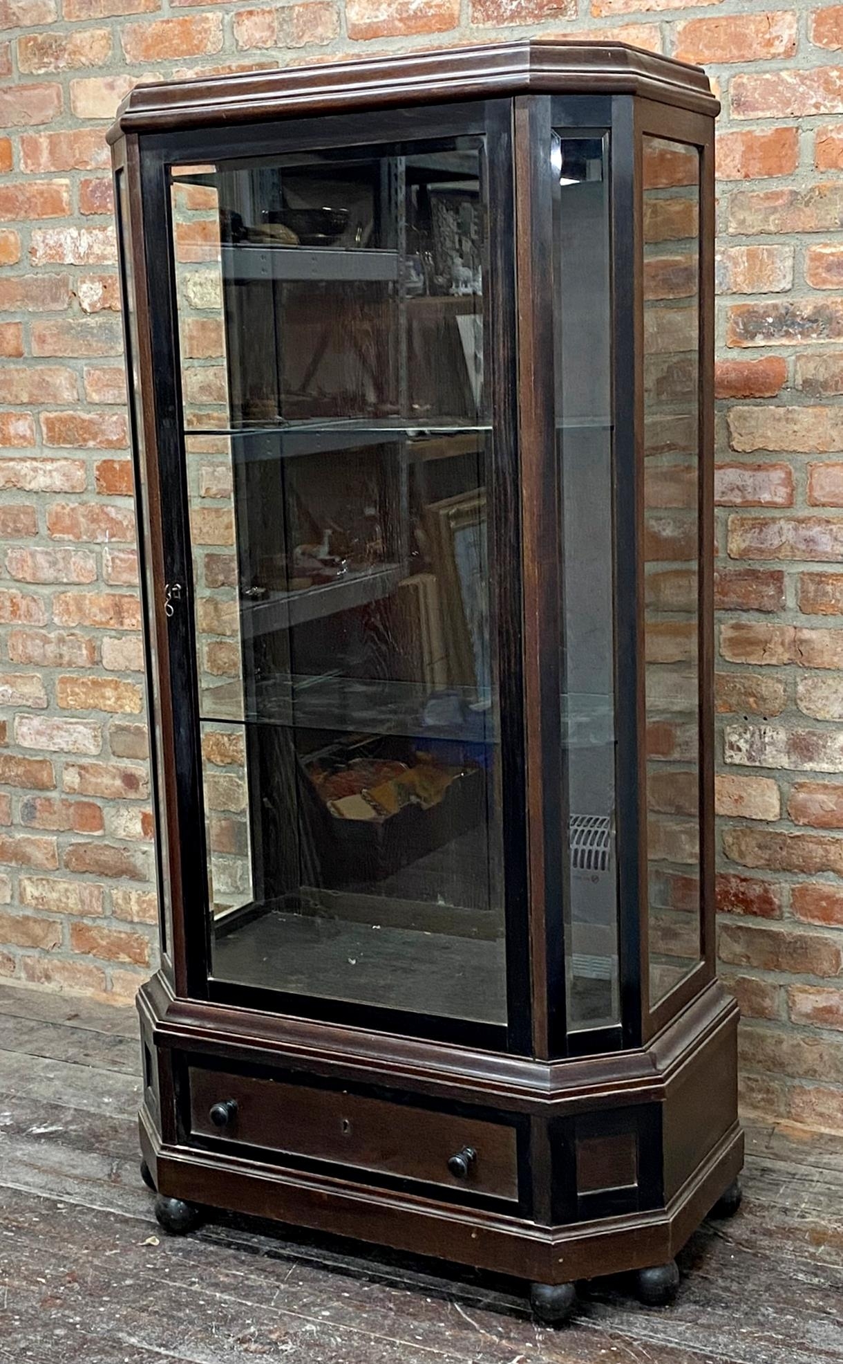 Good quality late 19th century glass cabinet, with canted corners, bevelled glass with shelved