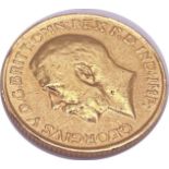 A gold sovereign dated 1915. Weight 7.9 grams approx.