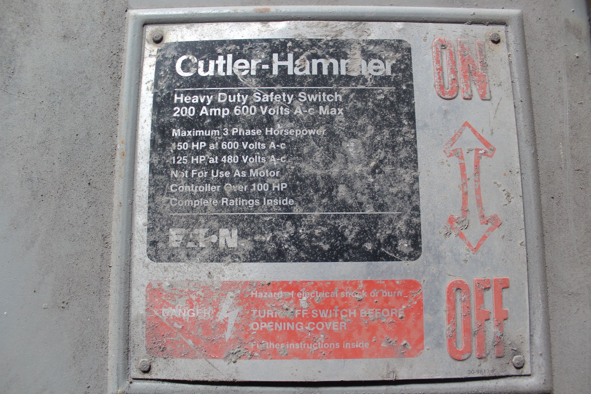 Cutler-Hammer Heavy Duty Safety Switch, 200 Amp, 600 Volts A-C Max - Image 3 of 4