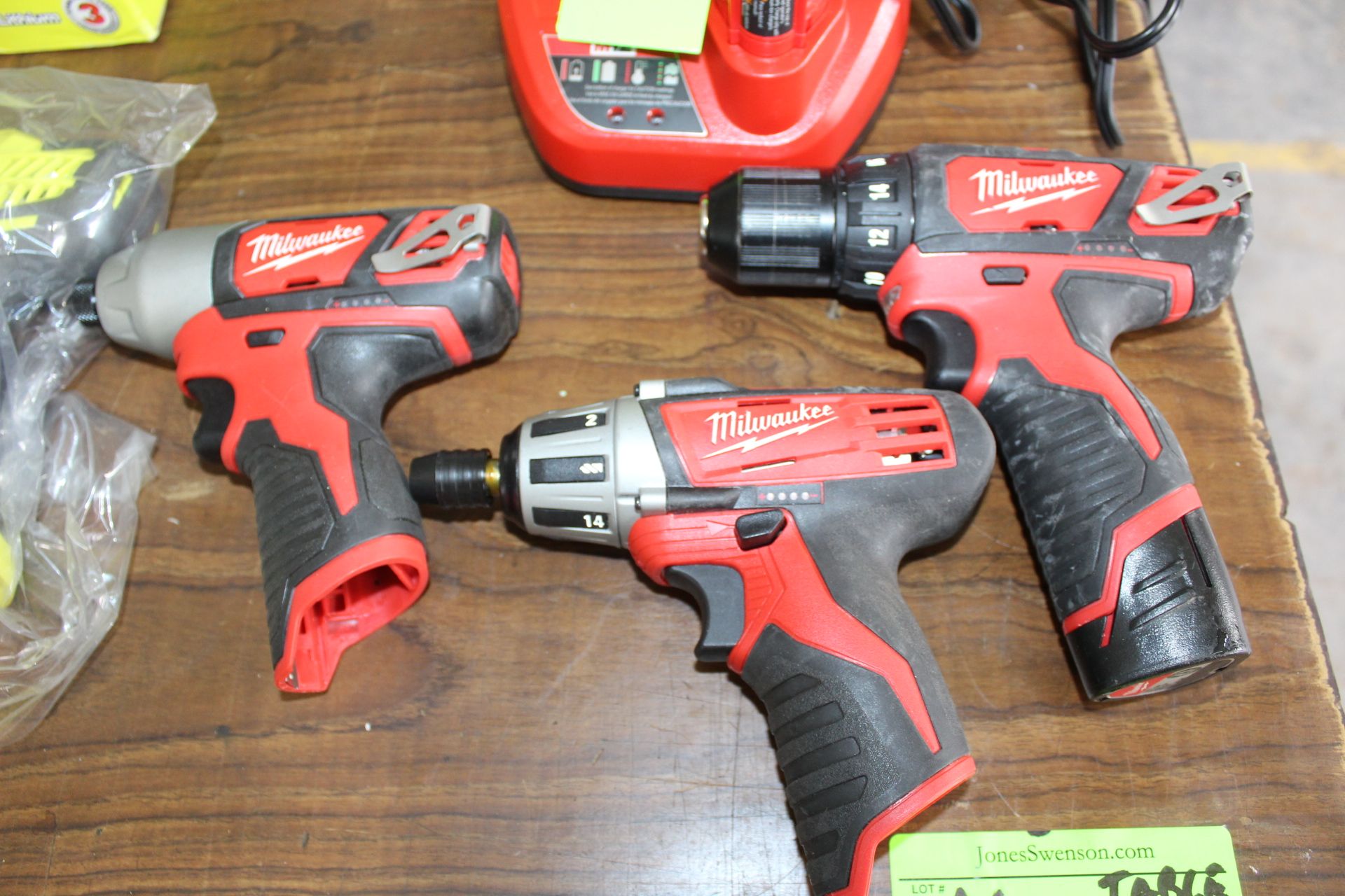 (5) Battery Operated Drills/Drivers, Like New, with Carry Bags: (3) Milwaukee 12V, (2) Ryobi 18V - Image 2 of 4