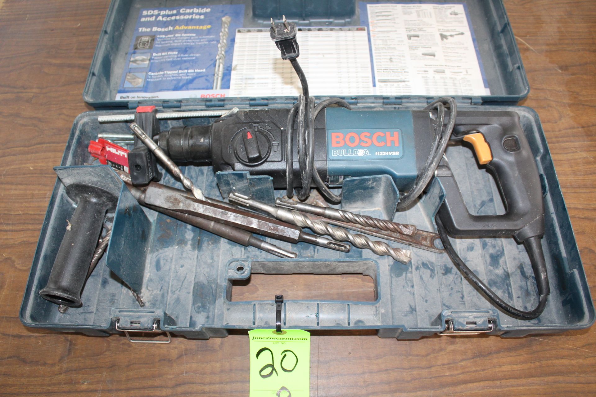 Bosch Bulldog 11224VSR Corded Rotary Hammer Drill, in Hard Case with Accessories