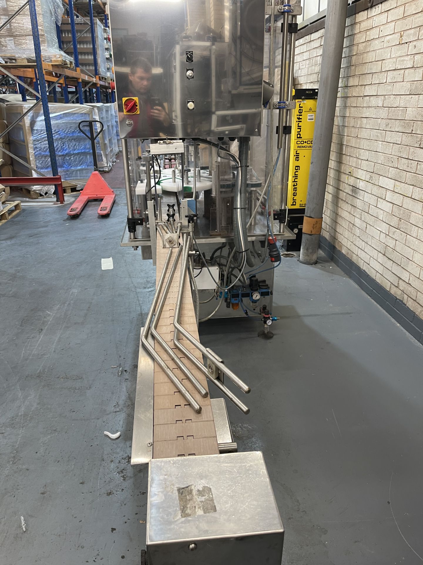 King 8 head filling machine with conveyor - Image 6 of 11