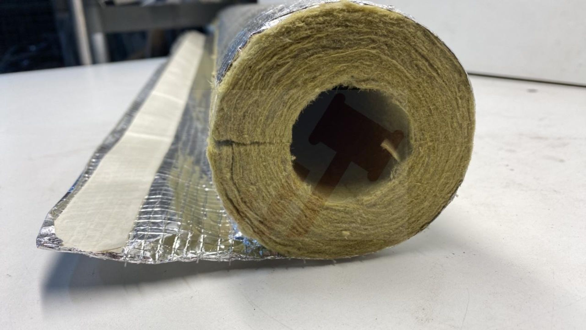 15 x ROCKWOOL 25mm Thick 42mm Bore Foil Faced Pipe Insulation X 1 Metre - Image 3 of 4